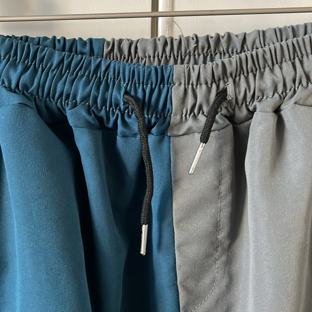 Two-Tone Cargo Pants - Picture 4 of 8